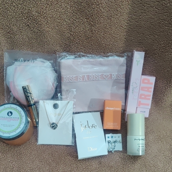 Dior Pink Apparel and Beauty Collection - Picture 10 of 13